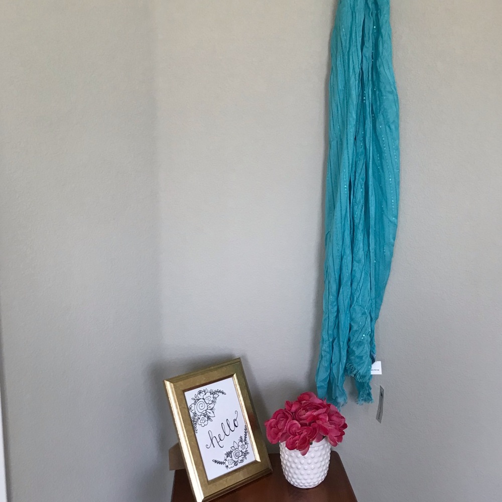 Light blue scarf